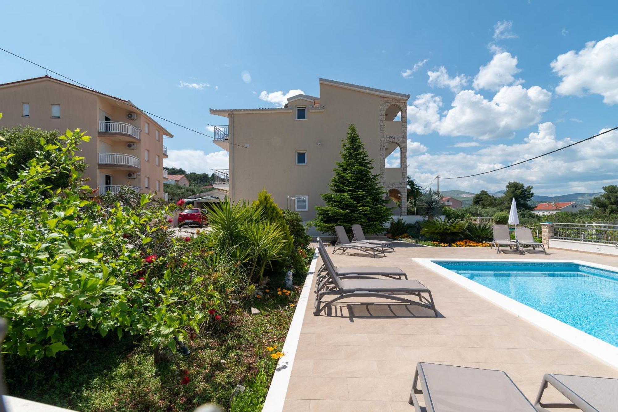 Apartments Brico - Heated Pool Trogir Exterior photo