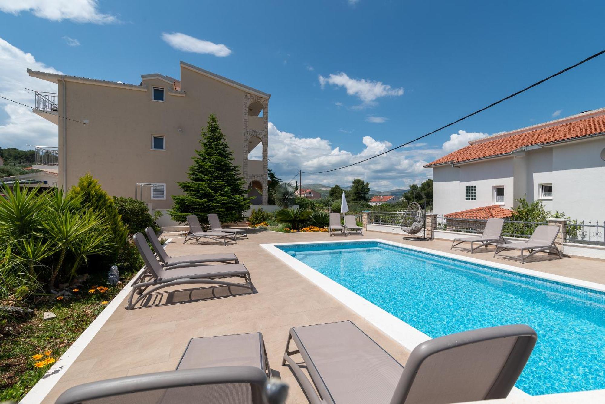 Apartments Brico - Heated Pool Trogir Exterior photo