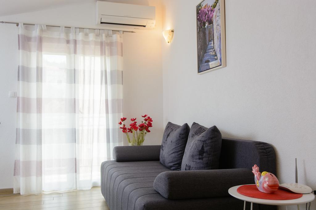 Apartments Brico - Heated Pool Trogir Exterior photo